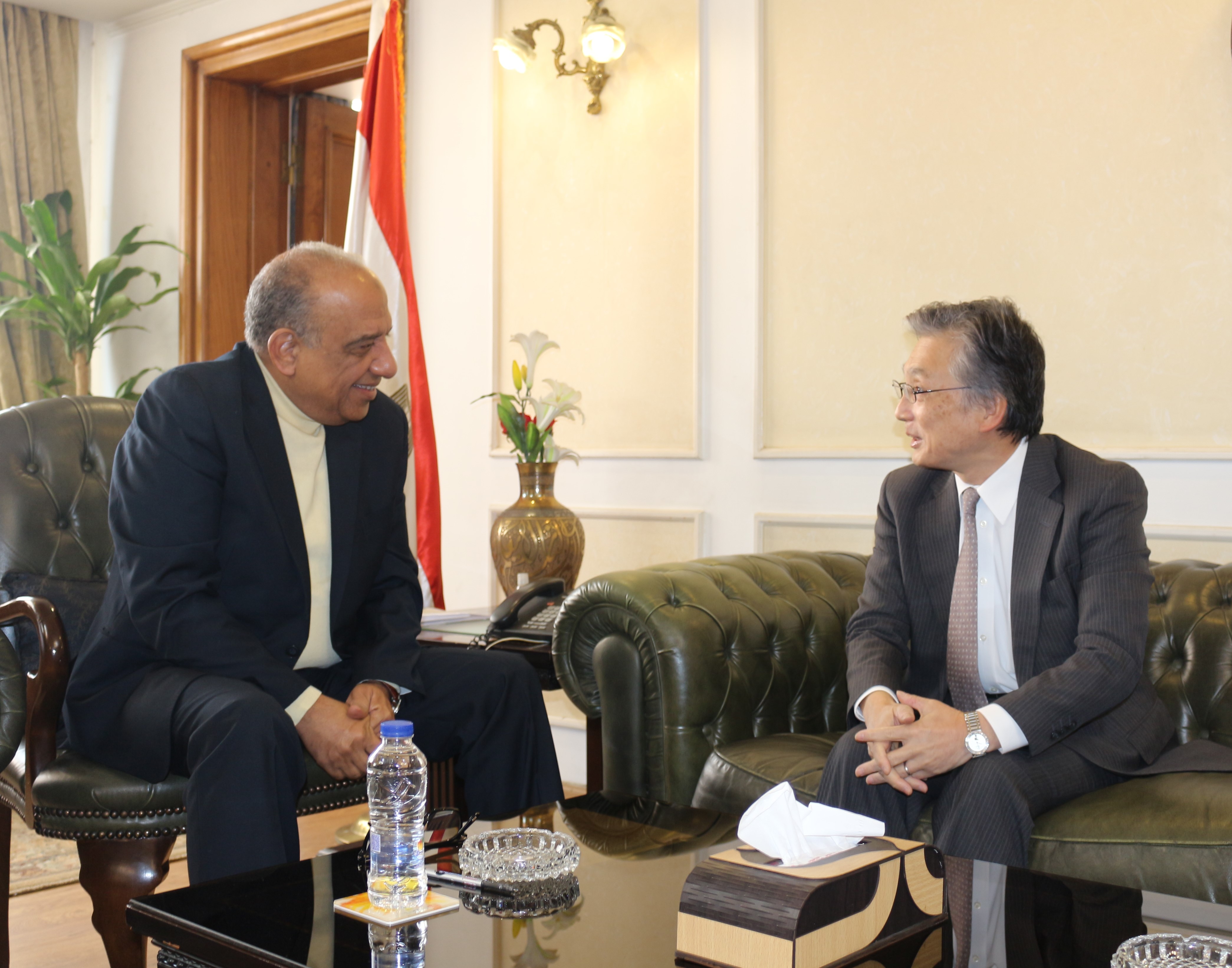 وزير قطاع الأعمال العام يبحث مع سفير اليابان تعزيز التعاون الاقتصادي