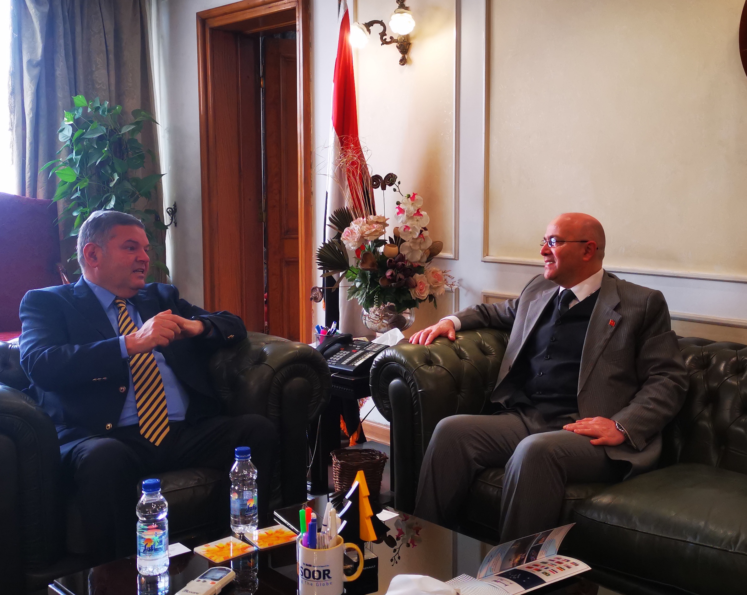وزير قطاع الأعمال العام يبحث مع سفير المغرب تعزيز التعاون