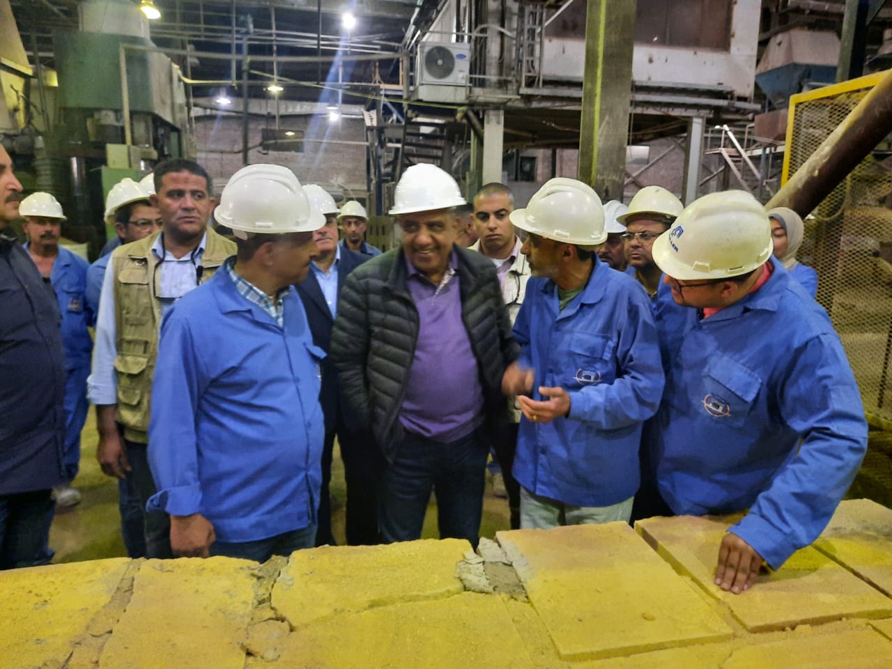  في زيارة مفاجئة.. وزير قطاع الأعمال العام يتفقد مصانع "الإسكندرية للحراريات" 