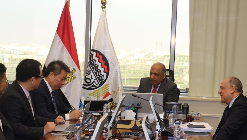 وزير قطاع الأعمال يبحث مع "شينجلي" الصينية التعاون في صناعة الصلب