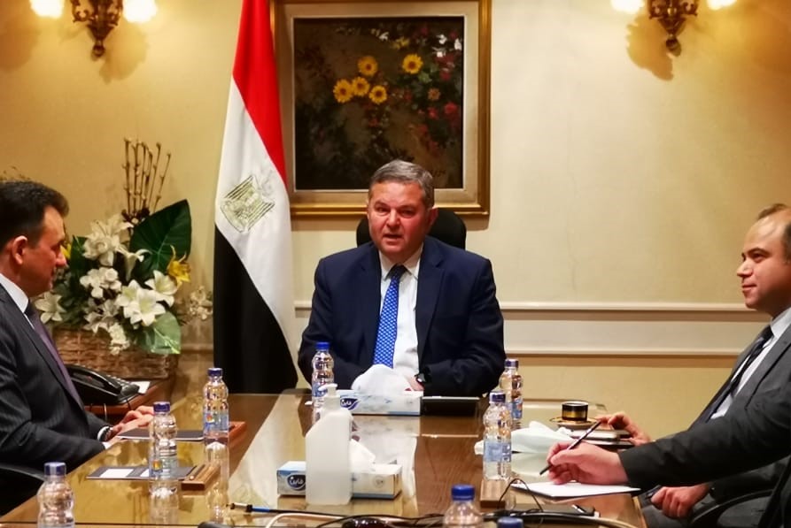 وزير قطاع الأعمال يبحث مع وفد من قيادات سوق المال العراقي تعزيز التعاون
