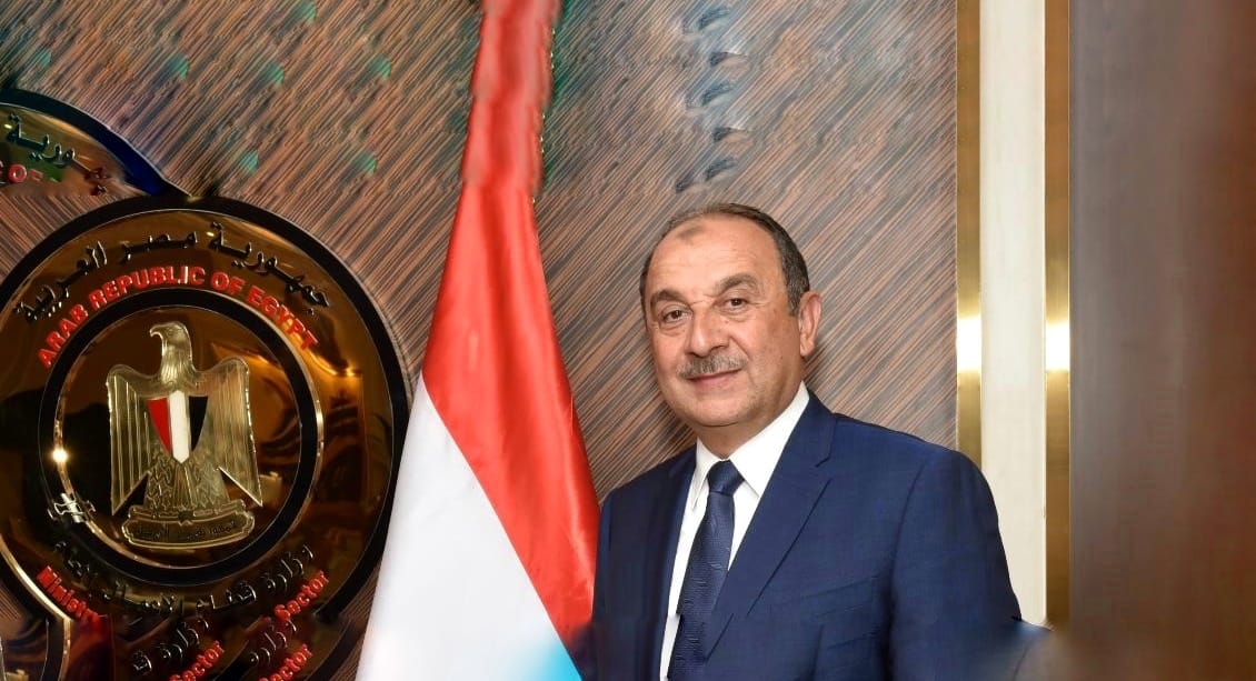 وزير قطاع الأعمال العام يقدم واجب العزاء في وفاة 3 من العاملين بـ"غزل المحلة"