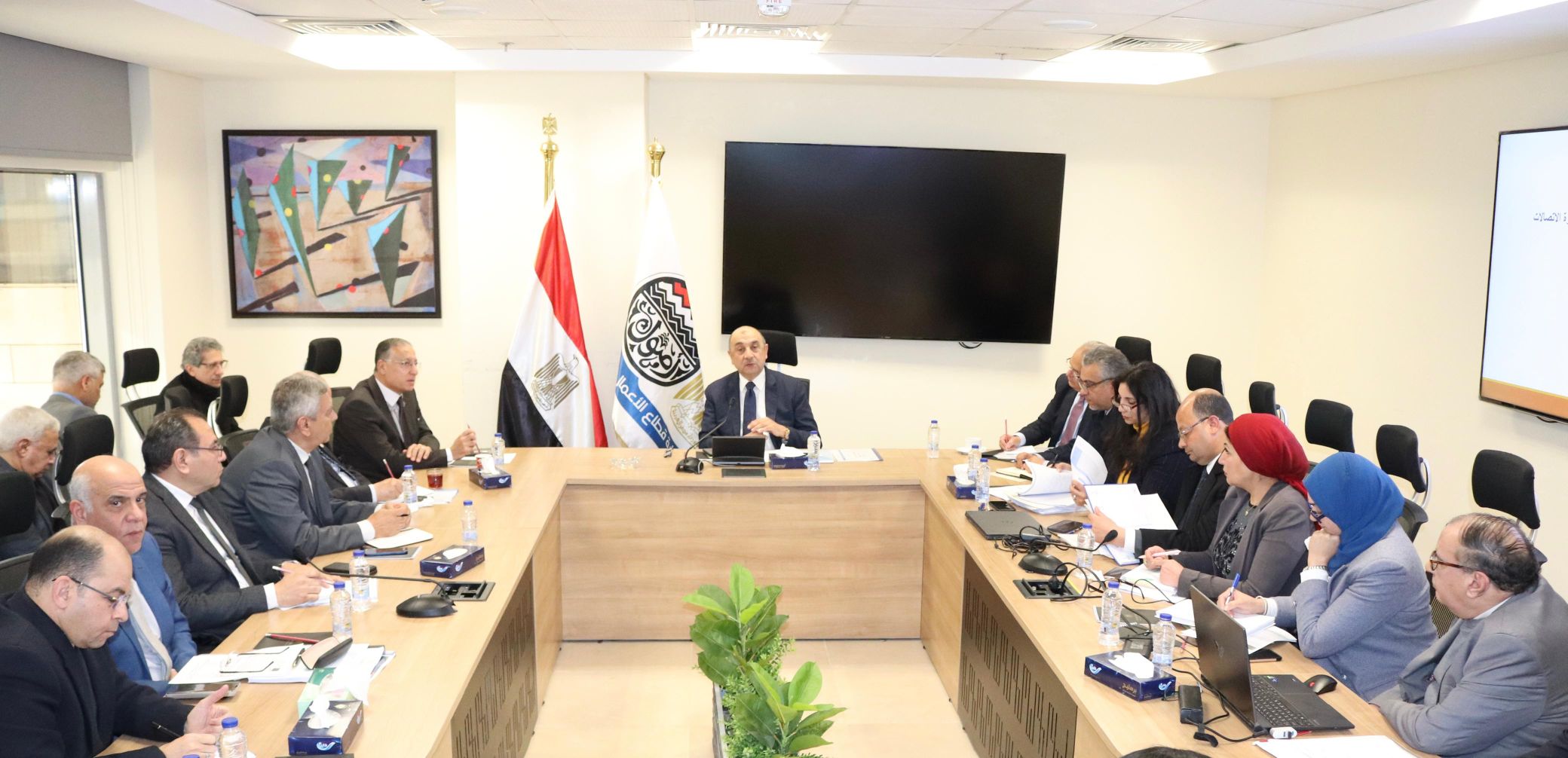 وزير قطاع الأعمال العام يجتمع برؤساء الشركات القابضة لمتابعة تنفيذ خطط العمل ومشروعات التطوير